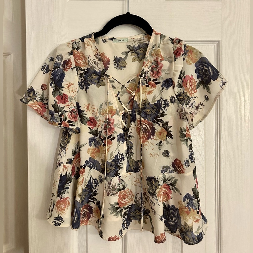 Pretty blouse - Picture 2 of 5